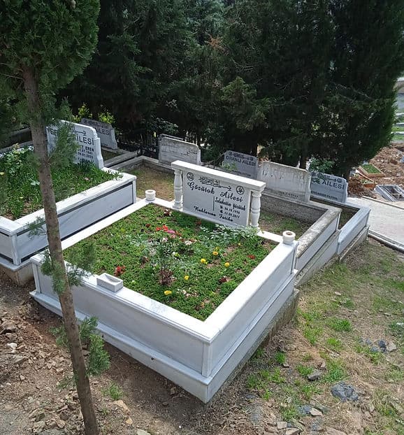 Çift Kişilik Sütunlu Mermer Mezar