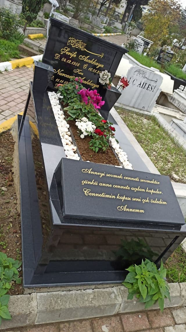 Tek Kişilik Özel Yapım İşlemeli Granit Mezar