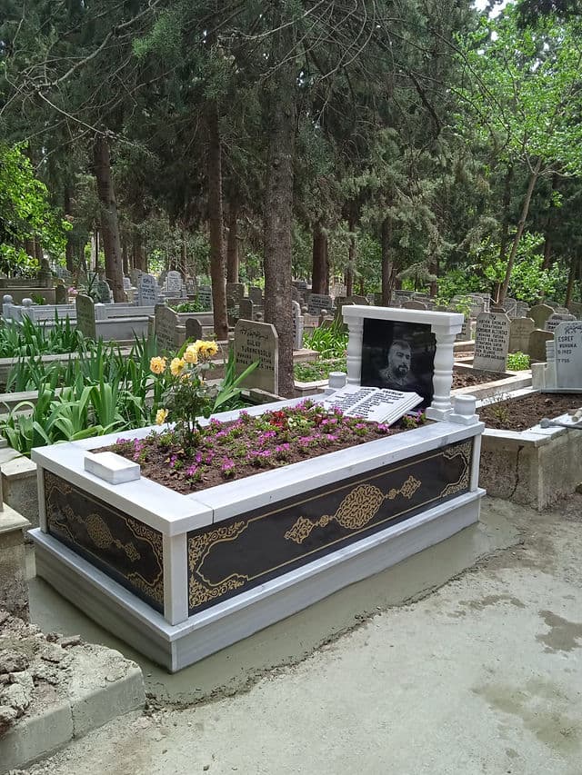 Özel Yapım Granit Mezar - Resim Başlıklı