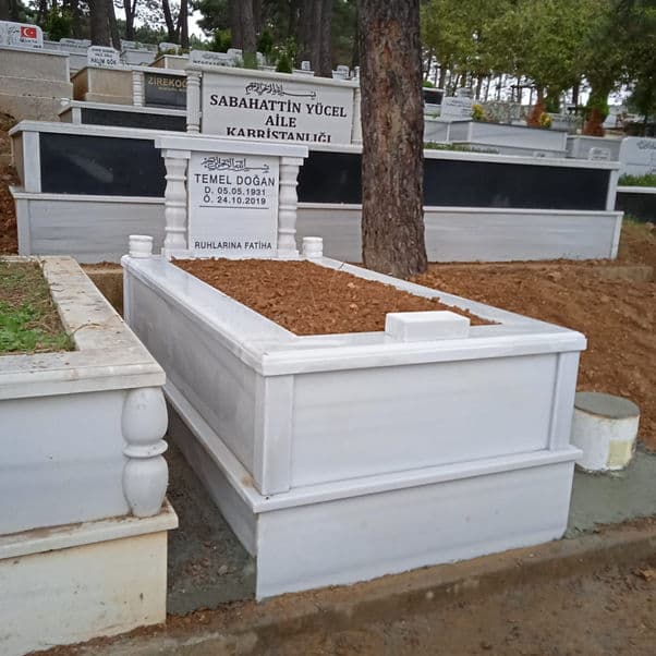 Tek Kişilik Sütunlu 6'lık Küpeşteli Mermer Mezar