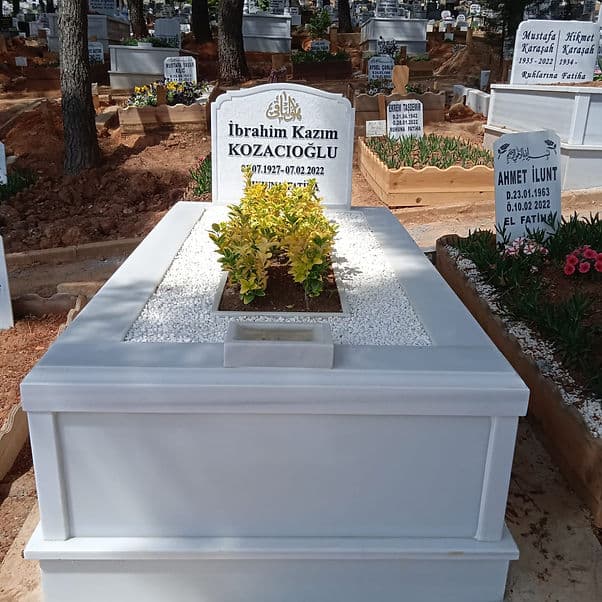 Tek Kişilik 8'li Küpeşteli Beyaz Mermer Mezar
