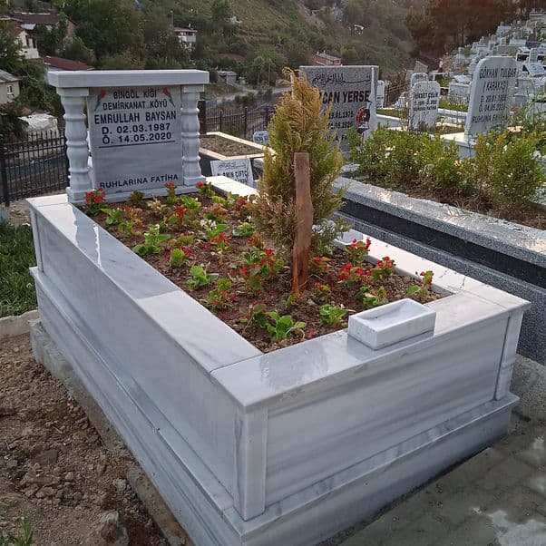 Tek Kişilik Sütunlu Mermer Mezar