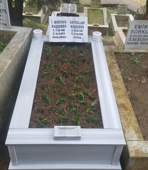 Tek Kişilik Kitabeli Mermer Mezar