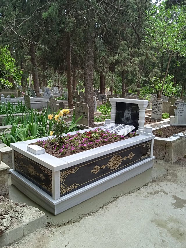 Özel Yapım Granit Mezar - Resim Başlıklı