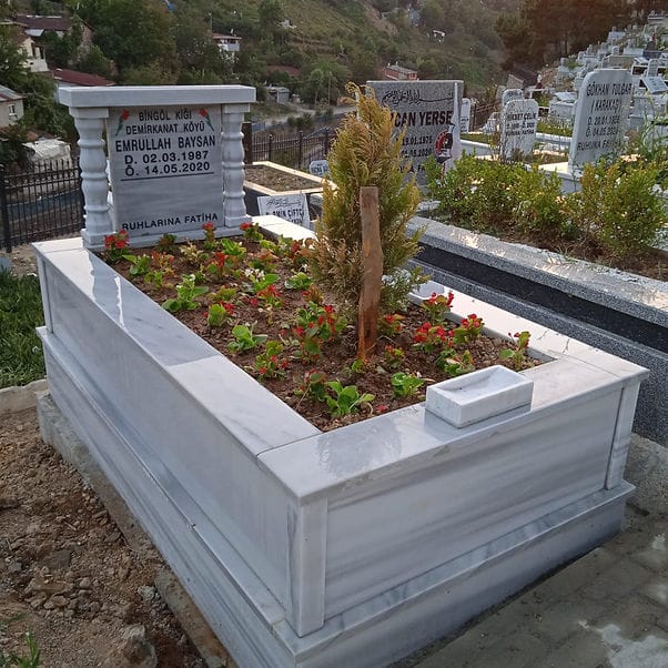 Tek Kişilik Sütunlu Mermer Mezar