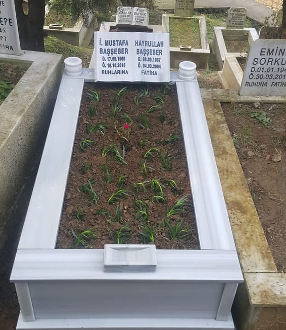 Tek Kişilik Kitabeli Mermer Mezar