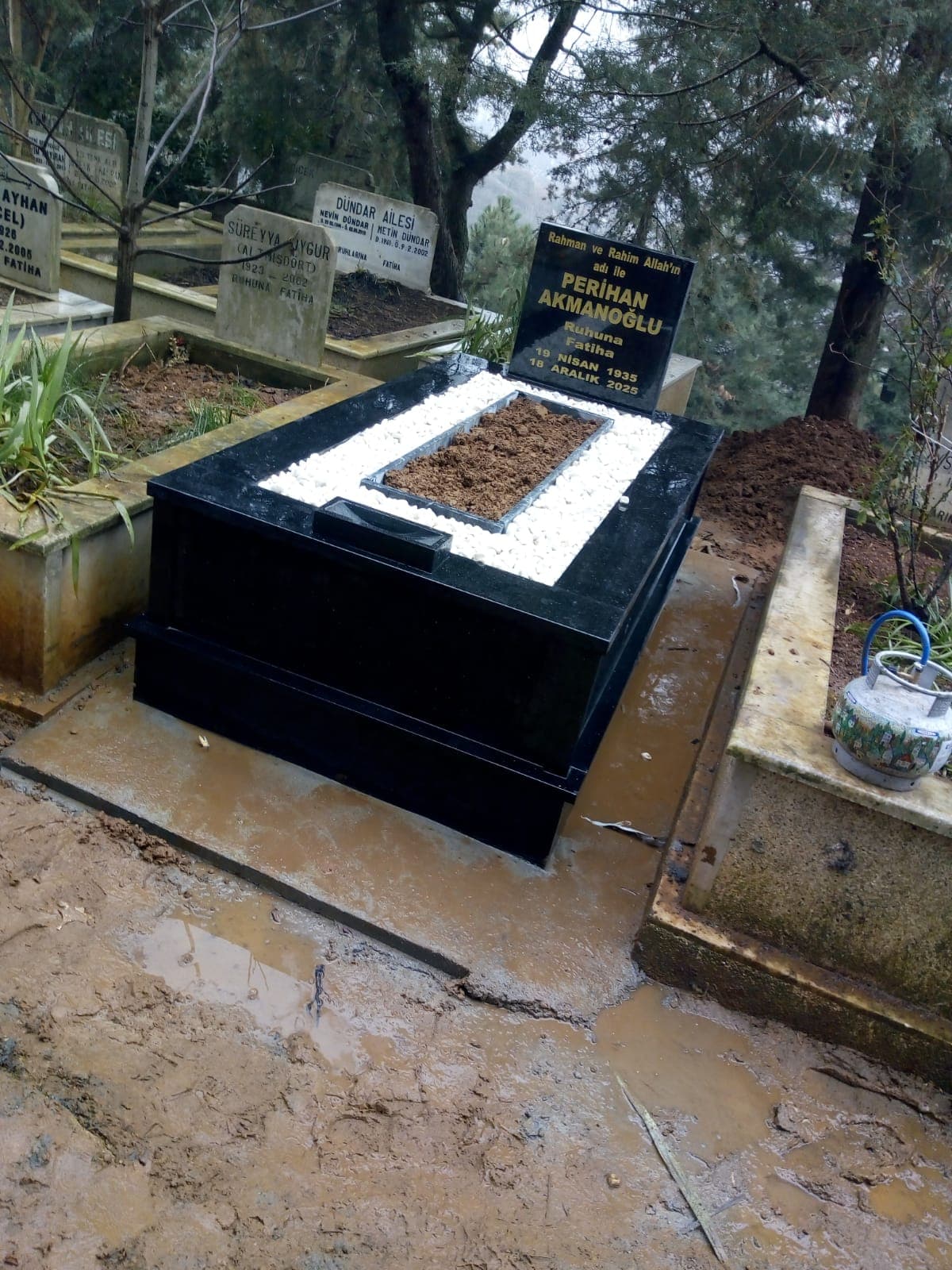 Tek Kişilik Granit Mezar