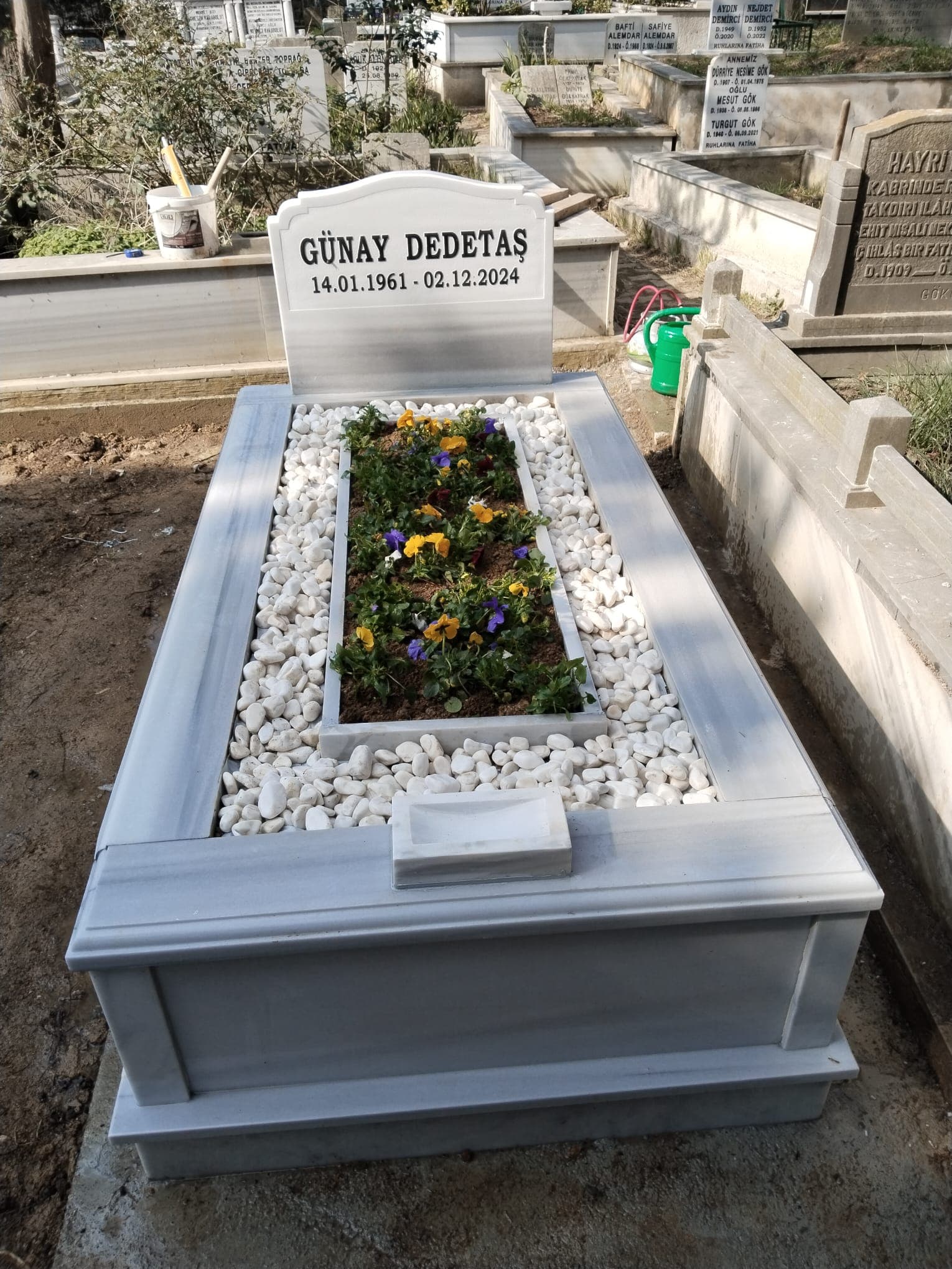 Tek Kişilik Şerit Bantlı Mermer Mezar