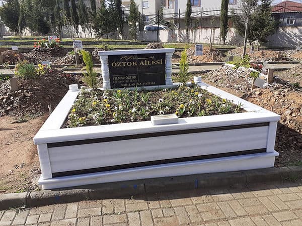 Çift Kişilik Marmara Granit Şeritli Mezar