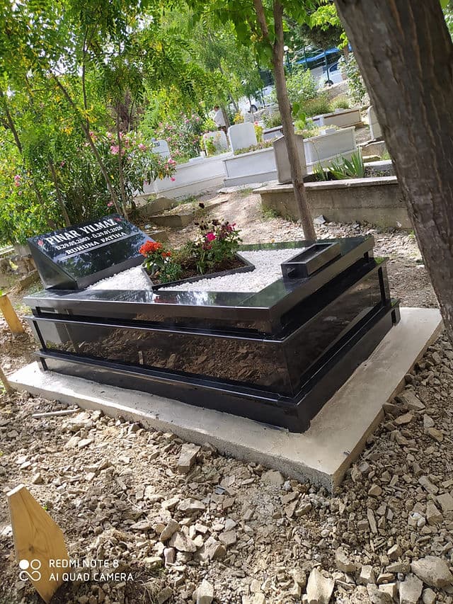 Tek Kişilik Özel Yapım Granit Mezar