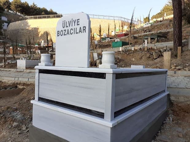 Tek Kişilik Şerit Bantlı Mermer Mezar