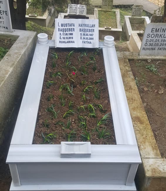 Tek Kişilik Kitabeli Mermer Mezar