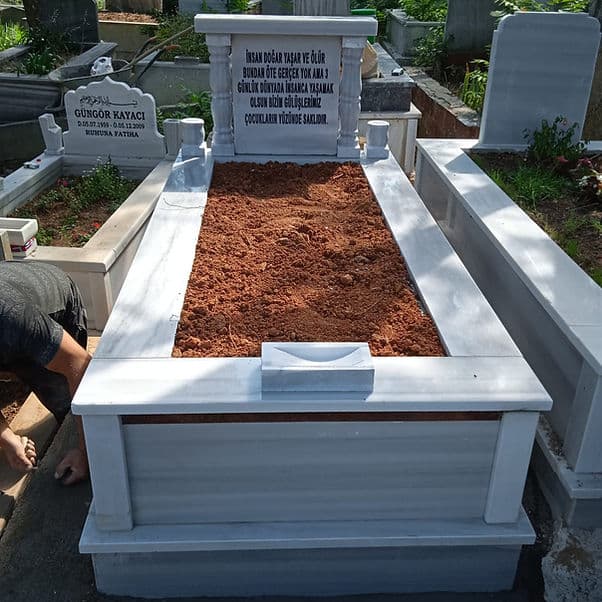 Tek Kişilik Sütunlu Beyaz Mermer Mezar