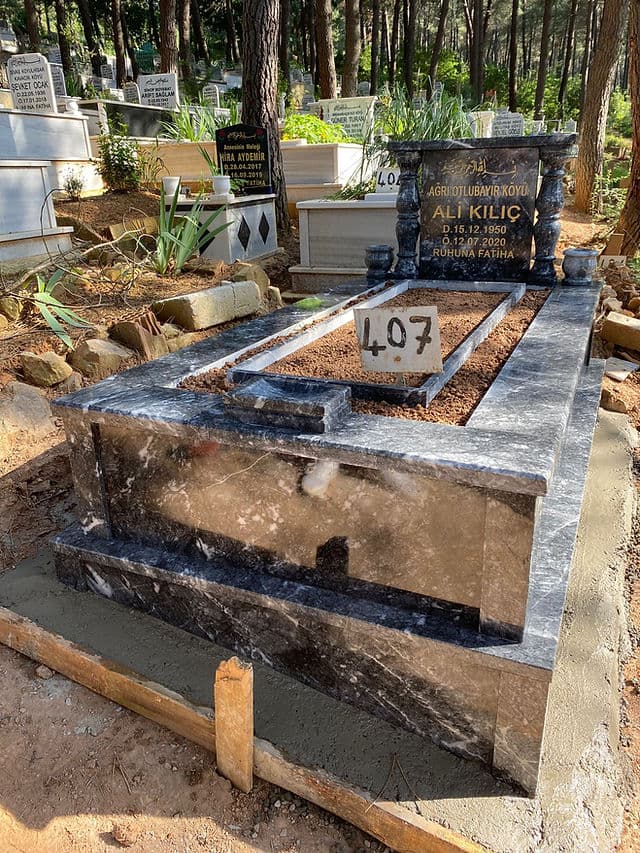 Tek Kişilik Özel Granit Mezar