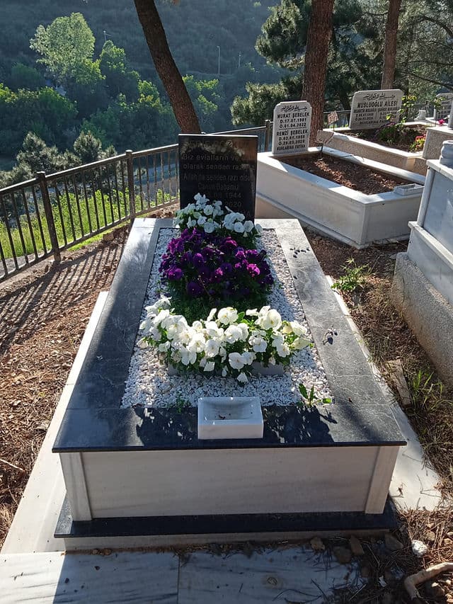 Tek Kişilik Granit Mezar