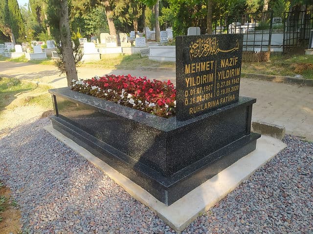 Tek Kişilik Granit Mezar