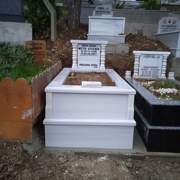 Tek Kişilik Sütunlu 6'lık Küpeşteli Mermer Mezar
